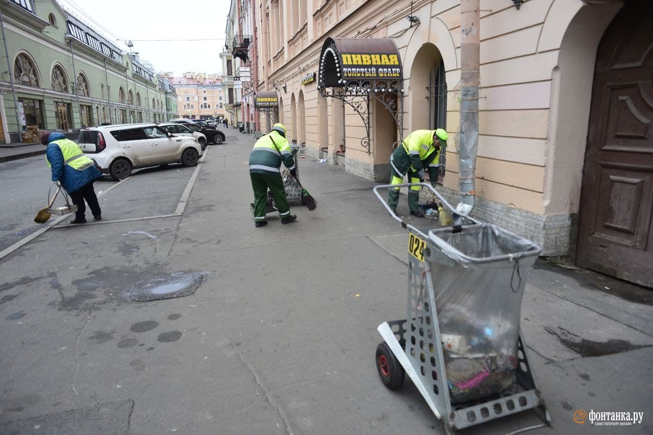 Ночной рейд чиновников прикрыл шесть баров в Петербурге, которые работали в локдаун