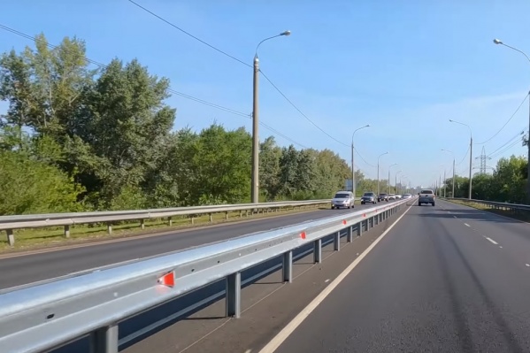 Раньше здесь были огромные колеи — теперь гладкое покрытие Раньше здесь были огромные колеи — теперь гладкое покрытие