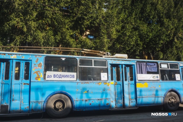 Уже скоро привычные таблички должны вернуться на троллейбусы Уже скоро привычные таблички должны вернуться на троллейбусы