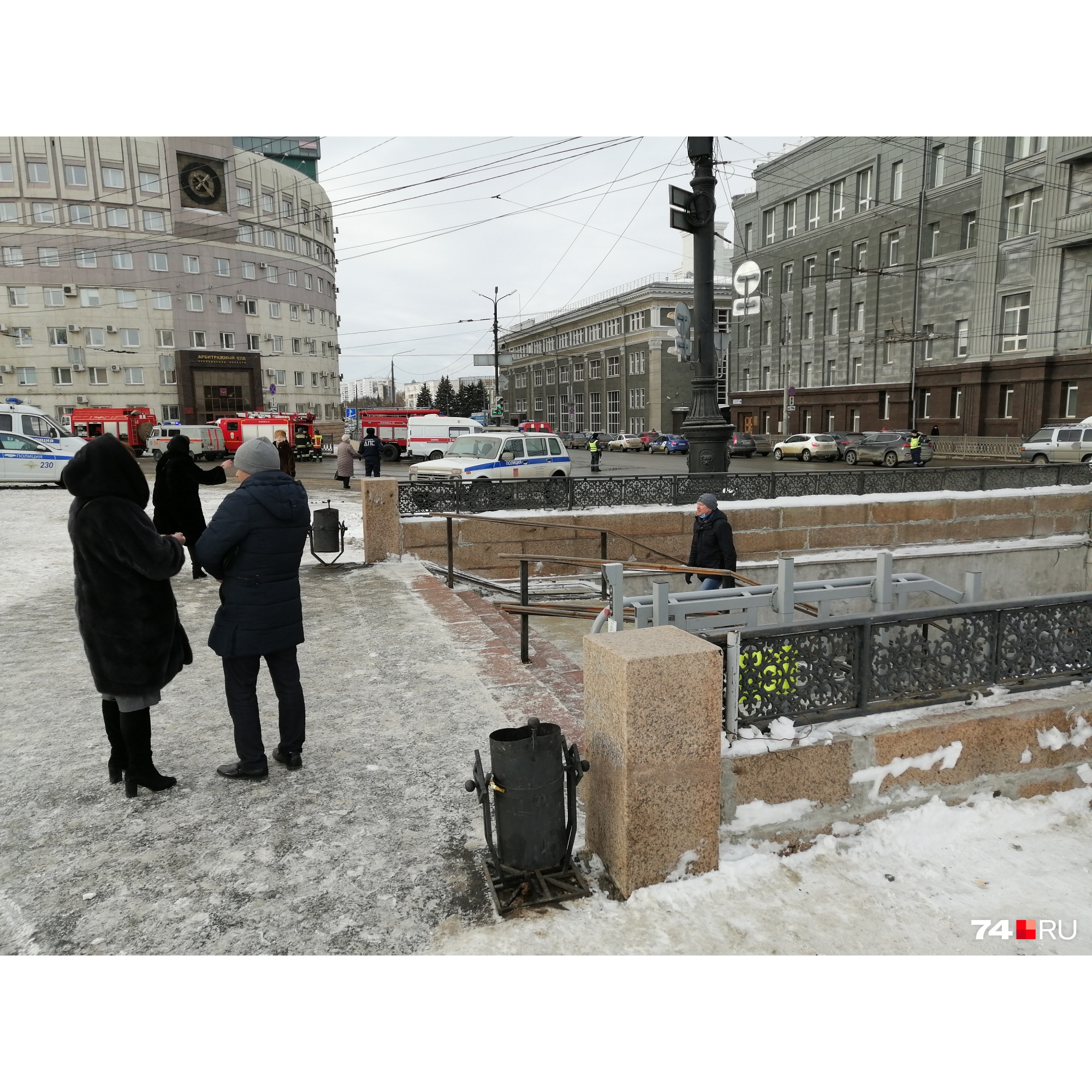 А со стороны «Никитинского» подняться на площадь Революции можно А со стороны «Никитинского» подняться на площадь Революции можно