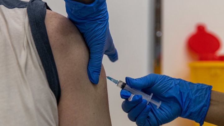 Сбер вакцинировал уже 77% сотрудников
