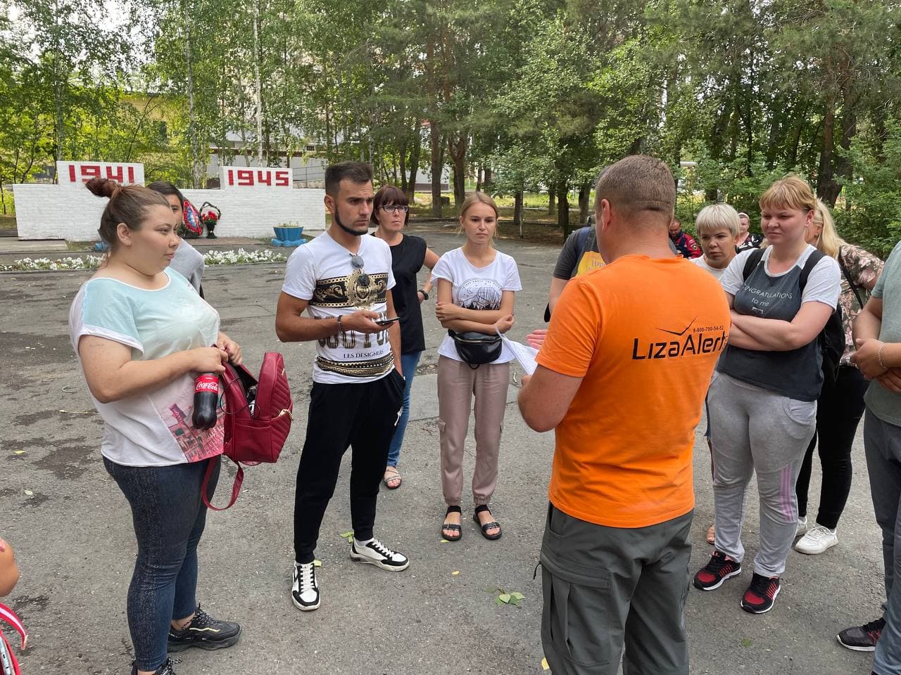 Волонтеры получают задачу Волонтеры получают задачу