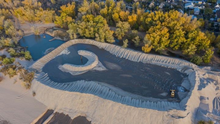 Росприроднадзор проверяет законность добычи песка для строительства трассы в Волго-Ахтубинской пойме