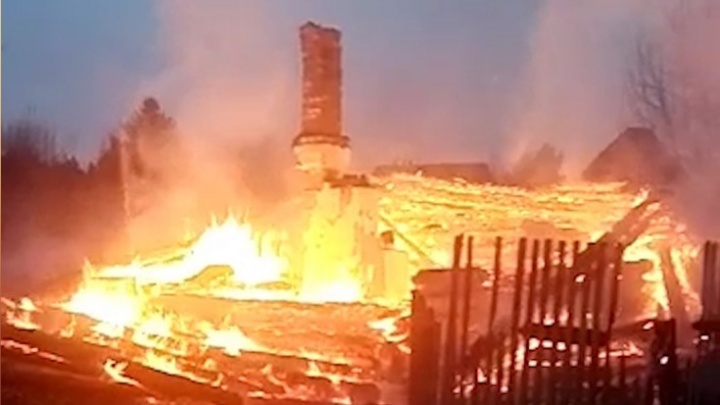 В Чусовском районе в пожаре погибли четверо детей, которые остались дома без присмотра взрослых