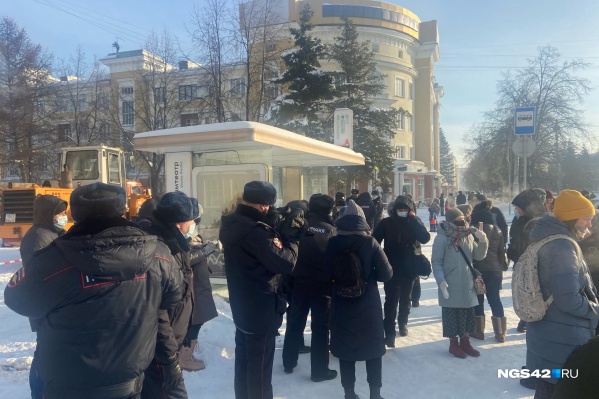 Сотрудники мэрии за несколько дней до заявленной даты протестной акции начали ходить по заведениям города и настойчиво просить закрыть свои кафе 31 января Сотрудники мэрии за несколько дней до заявленной даты протестной акции начали ходить по заведениям города и настойчиво просить закрыть свои кафе 31 января