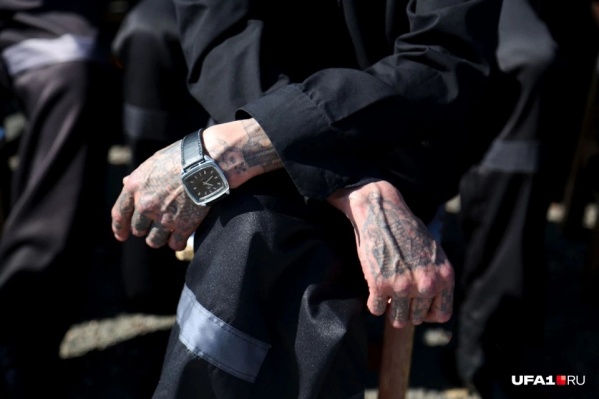 28-летний шадринец попал в поле зрения ФСБ из-за любви к АУЕ (экстремистская организация, запрещенная в РФ) 28-летний шадринец попал в поле зрения ФСБ из-за любви к АУЕ (экстремистская организация, запрещенная в РФ)