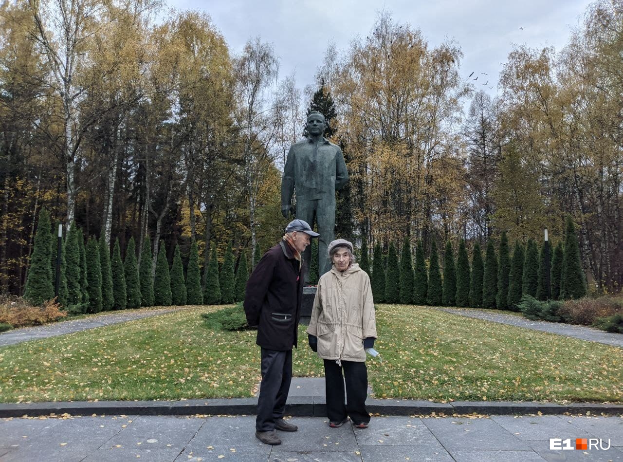Памятник Гагарину был установлен в Звездном городке в 1971 году Памятник Гагарину был установлен в Звездном городке в 1971 году