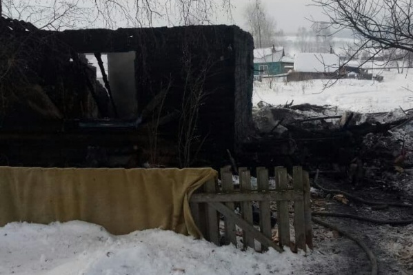Площадь возгорания дома составила <nobr class="_">80 кв. м</nobr> Площадь возгорания дома составила <nobr class="_">80 кв. м</nobr>