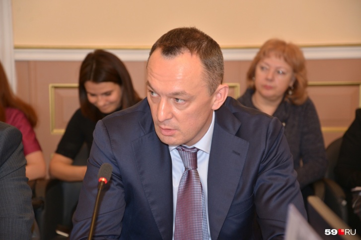 Алексей Бурнашов является депутатом Государственной Думы и соучредителем группы «Промышленники Прикамья». У него четверо детей Алексей Бурнашов является депутатом Государственной Думы и соучредителем группы «Промышленники Прикамья». У него четверо детей