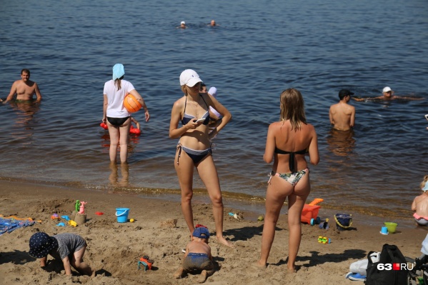 Хорошо, что в Самаре есть прекрасные пляжи, чтобы освежиться Хорошо, что в Самаре есть прекрасные пляжи, чтобы освежиться