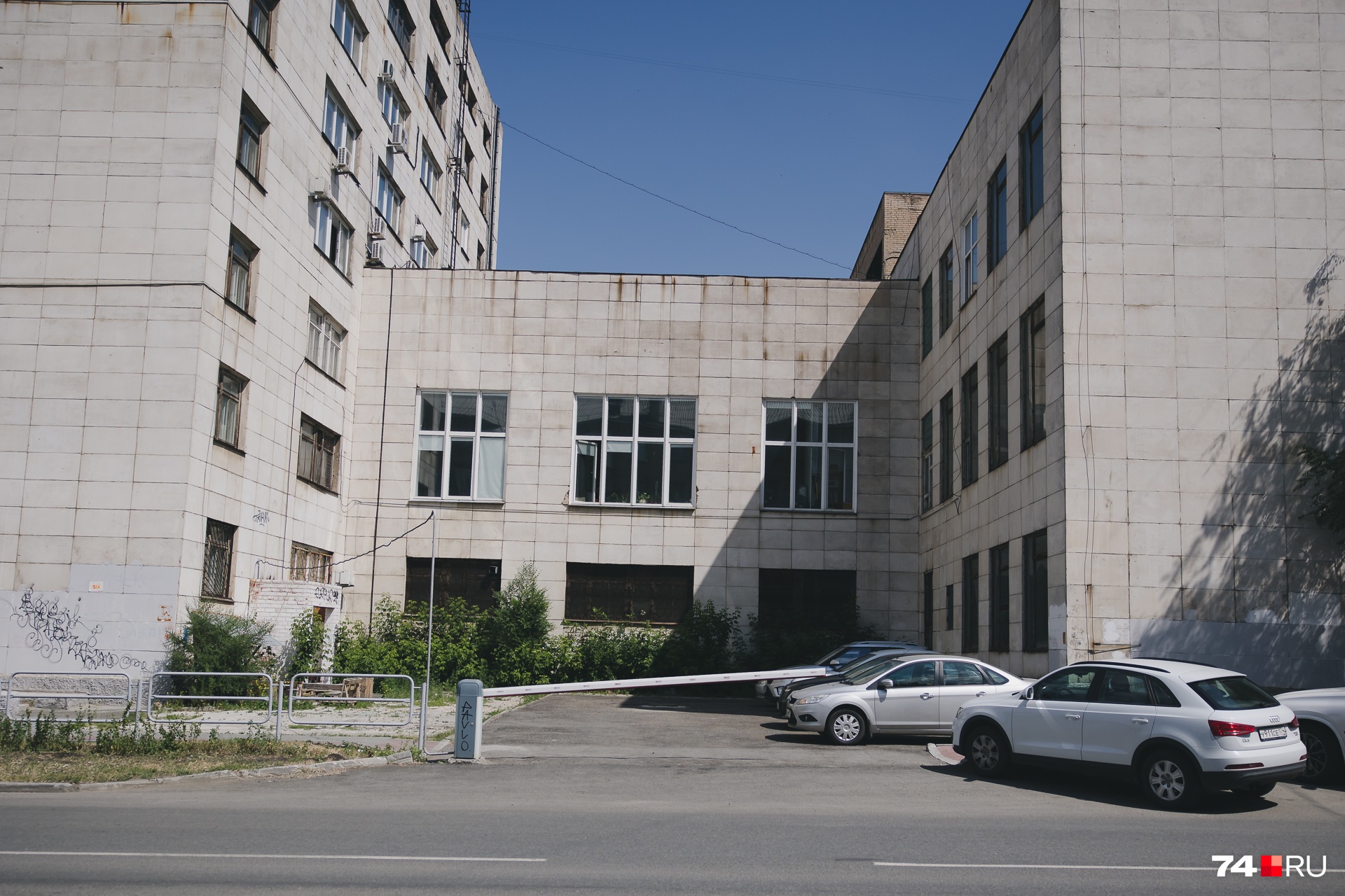 Место для парковки есть, но не слишком велико Место для парковки есть, но не слишком велико