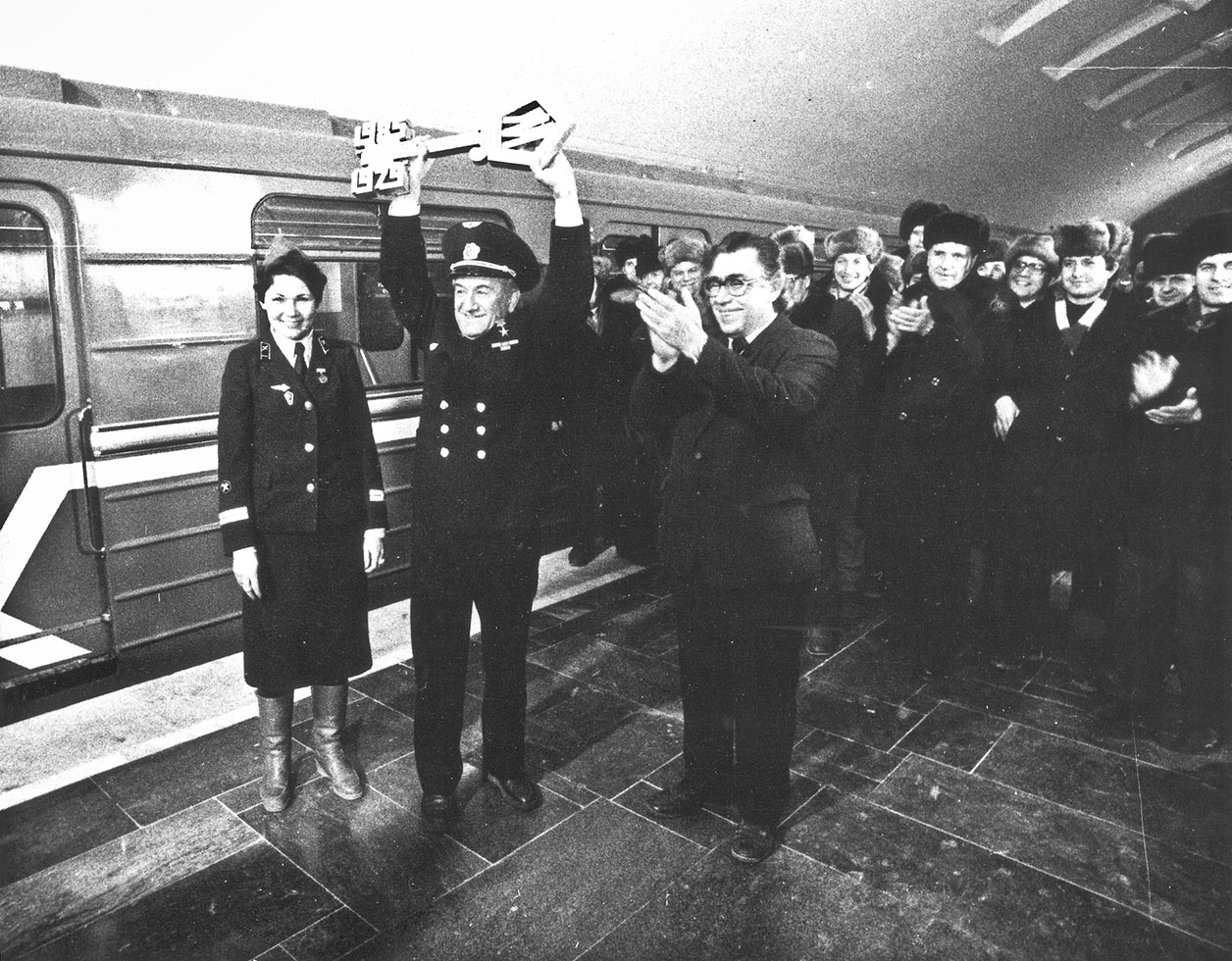 Первых пассажиров пустили в метро <nobr class="_">7 января</nobr> 1986 года Первых пассажиров пустили в метро <nobr class="_">7 января</nobr> 1986 года
