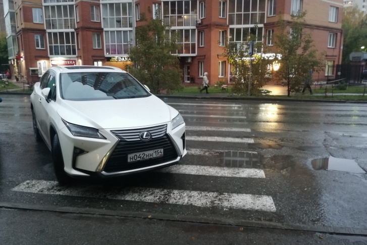 Стоянка авто на «зебре». Почему бы и нет Стоянка авто на «зебре». Почему бы и нет