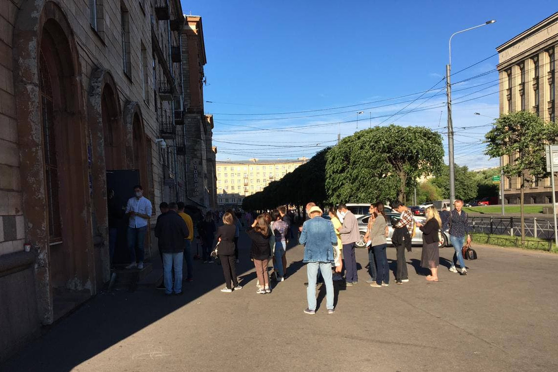 Душно и страшно за своё здоровье. Петербуржцы…