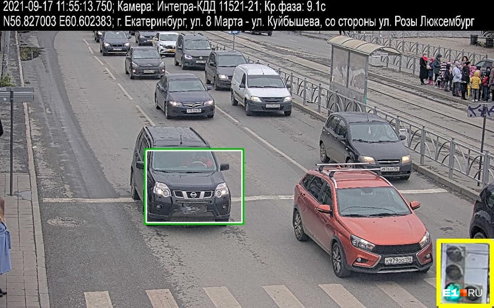 В Екатеринбурге водитель получил штраф с камеры, проехав на зеленый свет. Как это возможно?