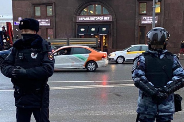 Акции протеста начались раньше всех на Дальнем Востоке и в течение дня переместились в центр страны Акции протеста начались раньше всех на Дальнем Востоке и в течение дня переместились в центр страны