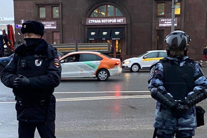 Акции протеста начались раньше всех на Дальнем Востоке и в течение дня переместились в центр страны Акции протеста начались раньше всех на Дальнем Востоке и в течение дня переместились в центр страны