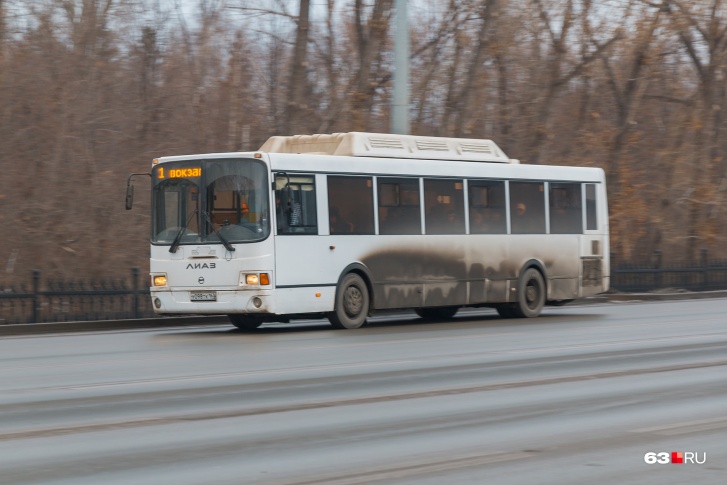 Автобус № 1 проходит через весь город Автобус № 1 проходит через весь город