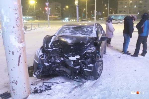 Водитель KIA получил травму — у него перелом кисти Водитель KIA получил травму — у него перелом кисти