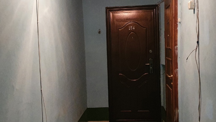 «Шумели и хлопали дверьми»: в квартире в центре Ярославля нашли мертвыми трех юношей