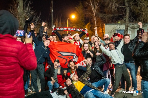 Матчи проходили в Москве и Московской области, но Омск гудел, пожалуй, громче Матчи проходили в Москве и Московской области, но Омск гудел, пожалуй, громче