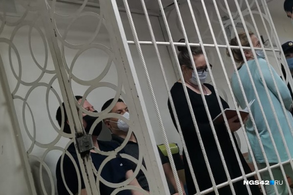 Под стражей сейчас находятся Юлия Богданова (крайняя справа), Надежда Судденок, Георгий Соболев и Сергей Антюшин Под стражей сейчас находятся Юлия Богданова (крайняя справа), Надежда Судденок, Георгий Соболев и Сергей Антюшин