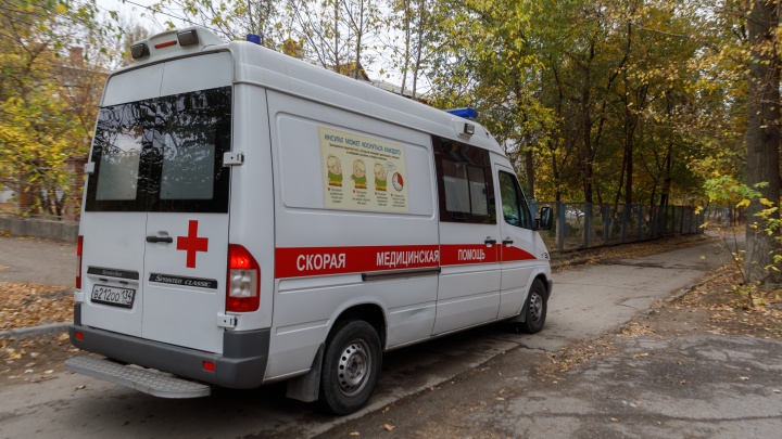 В Волгоградской области водитель кроссовера погиб в ДТП с автобусом