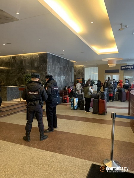 В Петербурге туристов из Индии блокировал в гостинице Роспотребнадзор: их просят задержаться в карантине