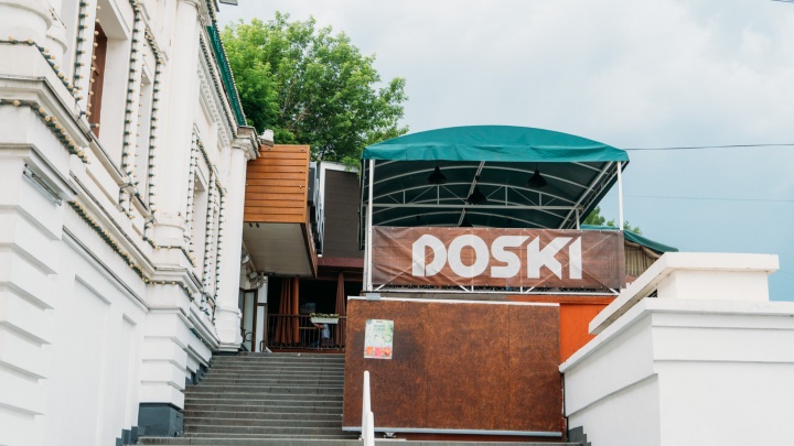 Бар Doski в Омске оштрафовали за салаты и роллы с кишечной палочкой