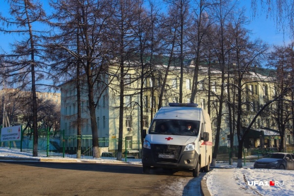 Заболевшему парню медики назначили антибиотики Заболевшему парню медики назначили антибиотики