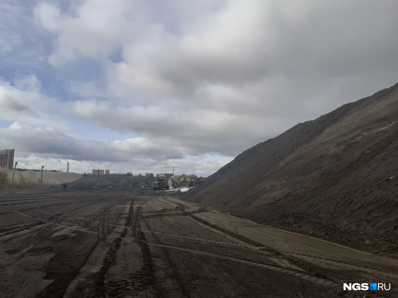 На новосибирских дорогах решили использовать новую смесь для очистки от снега