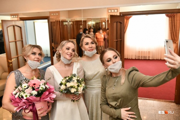 В самом популярном загсе города сегодня было не так уж много торжественных регистраций В самом популярном загсе города сегодня было не так уж много торжественных регистраций