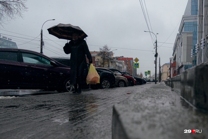 Без зонта и теплой обуви выходить на улицу в ближайшие дни не рекомендуем Без зонта и теплой обуви выходить на улицу в ближайшие дни не рекомендуем