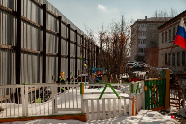 Признает ли вину подсудимый на слушаниях, в суде пока что не уточняют. Заседания проходят в закрытом порядке, согласно закону. Кроме этого, журналистов в суды сейчас не пускают из-за пандемии Признает ли вину подсудимый на слушаниях, в суде пока что не уточняют. Заседания проходят в закрытом порядке, согласно закону. Кроме этого, журналистов в суды сейчас не пускают из-за пандемии
