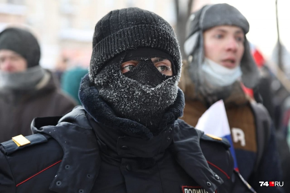 Полицейские смотрели буквально во все глаза Полицейские смотрели буквально во все глаза