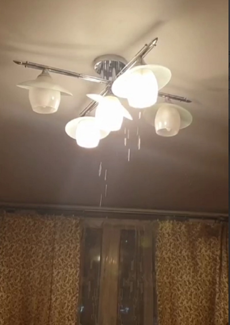 Дождик из-под люстры Дождик из-под люстры