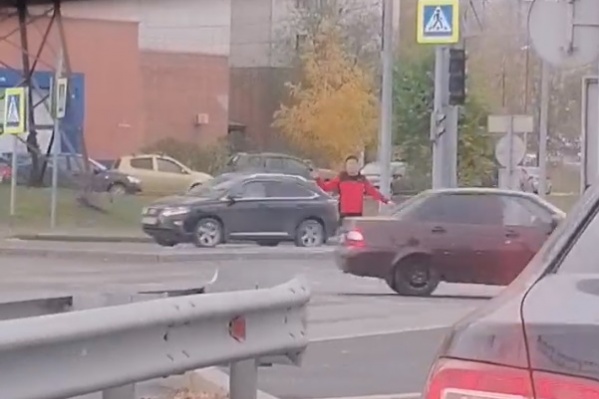 Регулировщик вышел на дорогу на Республики, 233 Регулировщик вышел на дорогу на Республики, 233