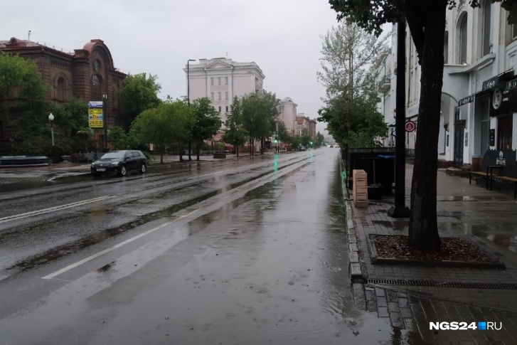 Сейчас в Красноярске идет дождь, будем надеяться, что не залповый Сейчас в Красноярске идет дождь, будем надеяться, что не залповый