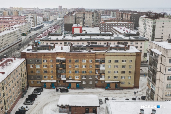 Весь жилой фонд Норильска до 2001 года принадлежал «Норникелю» Весь жилой фонд Норильска до 2001 года принадлежал «Норникелю»