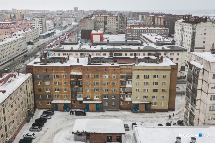 Весь жилой фонд Норильска до 2001 года принадлежал «Норникелю» Весь жилой фонд Норильска до 2001 года принадлежал «Норникелю»