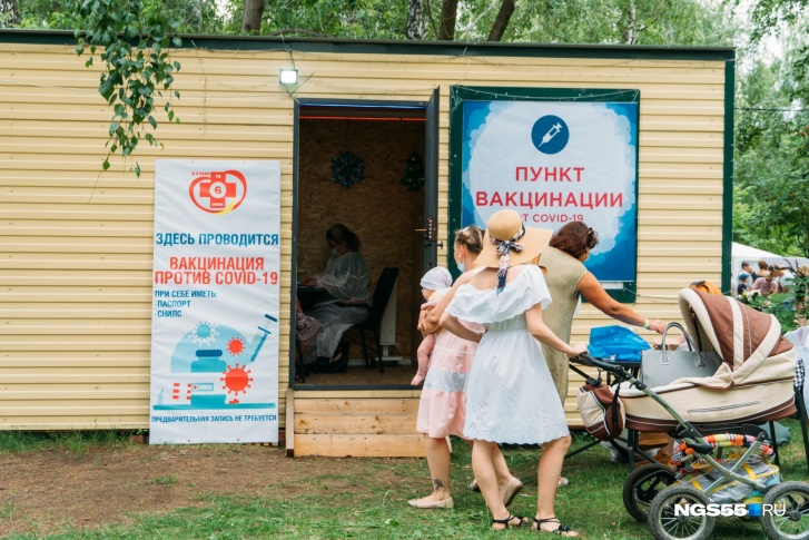 От заражения вакцина сейчас защищает только на 10%, но от развития заболевания — всё еще на 50–65% От заражения вакцина сейчас защищает только на 10%, но от развития заболевания — всё еще на 50–65%