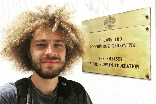 Илья Варламов — известный московский урбанист. В своем блоге он рассказывает, как сделать «российские города красивее, комфортнее и безопаснее». Недавно у него вышла в соавторстве книга на эту тему «<nobr class="_">100 советов</nobr> мэру» Илья Варламов — известный московский урбанист. В своем блоге он рассказывает, как сделать «российские города красивее, комфортнее и безопаснее». Недавно у него вышла в соавторстве книга на эту тему «<nobr class="_">100 советов</nobr> мэру»