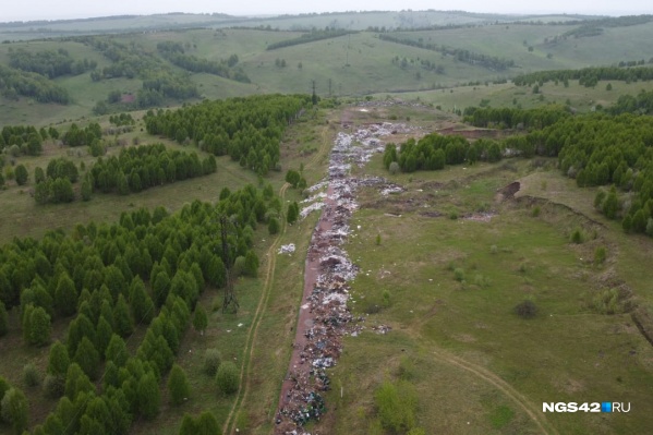 На свалку начали жаловаться местные жители города Осинники На свалку начали жаловаться местные жители города Осинники