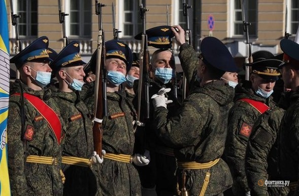 Репетиция парада на Дворцовой пройдёт в пятницу в нестандартное время. В центр пойдёт военная техника