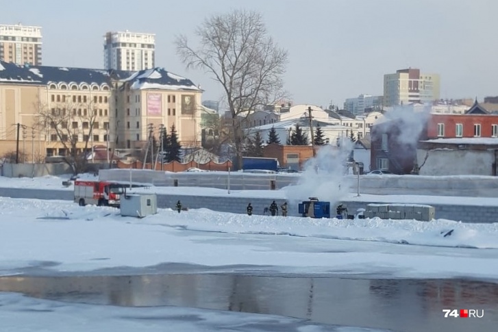 На стройке загорелся генератор На стройке загорелся генератор