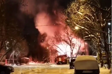 В Перми 7 человек эвакуировались из загоревшегося банного комплекса