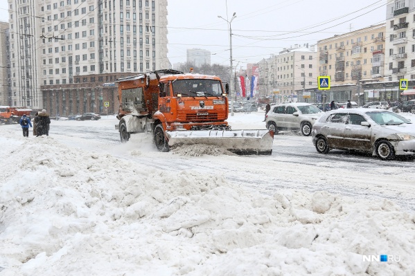 Нижний Новгород сейчас буквально утопает в сугробах и снежной каше Нижний Новгород сейчас буквально утопает в сугробах и снежной каше 