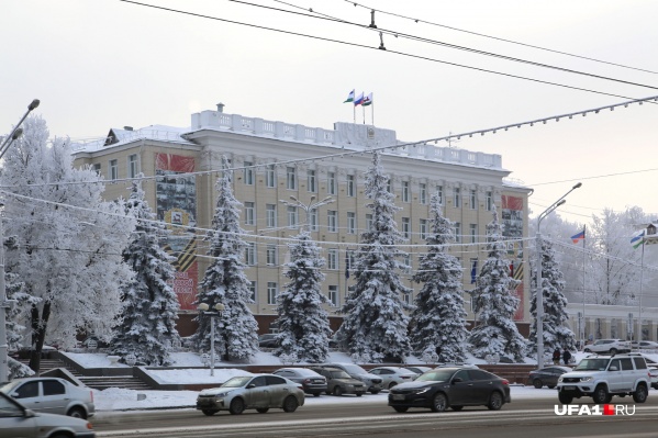Сейчас городскую администрацию возглавляет предприниматель Сергей Греков Сейчас городскую администрацию возглавляет предприниматель Сергей Греков