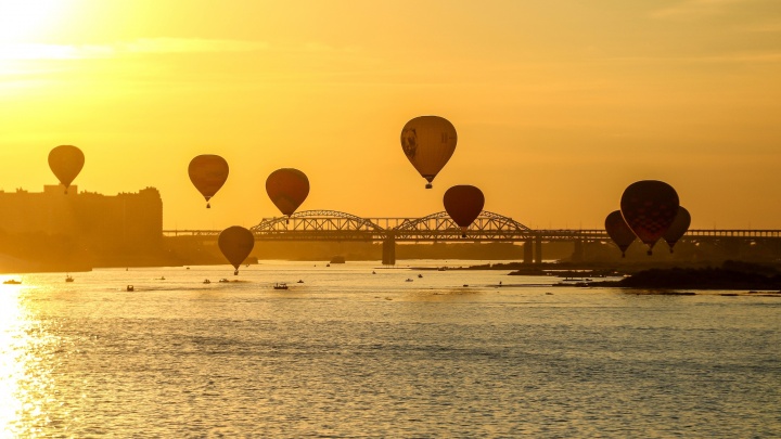На большом воздушном шаре: смотрим, как прошел первый день фестиваля аэростатов в Нижнем Новгороде