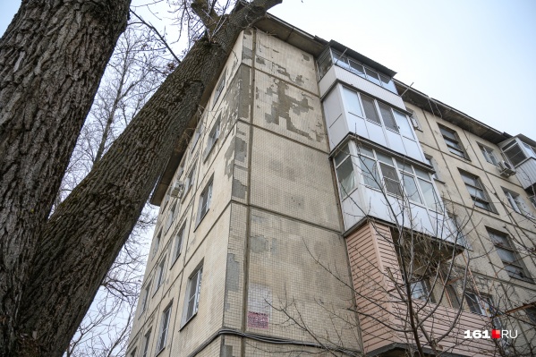 Жильцы пятиэтажки против сноса дома и борются с властями уже год Жильцы пятиэтажки против сноса дома и борются с властями уже год